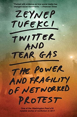 Zeynep Tufekci: Twitter and Tear Gas (Paperback, 2018, Yale University Press)